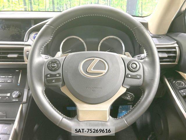 Lexus IS 2013-11 8829947-12