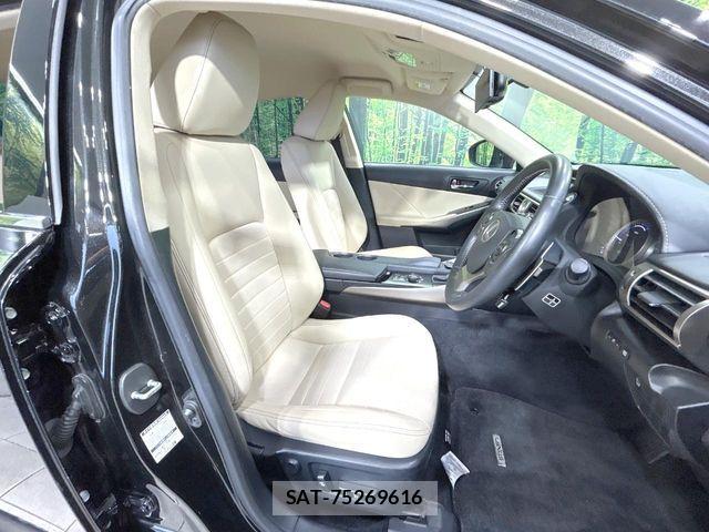 Lexus IS 2013-11 8829947-7