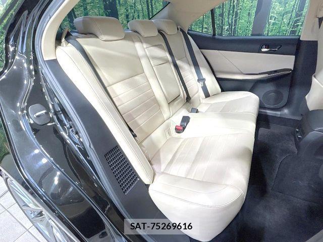 Lexus IS 2013-11 8829947-8
