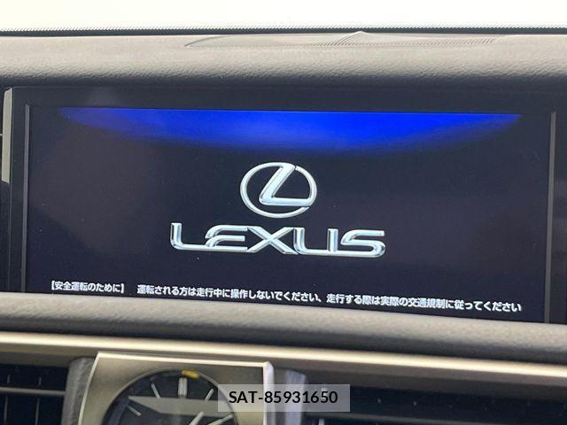 Lexus IS 2018-02 8849575-9