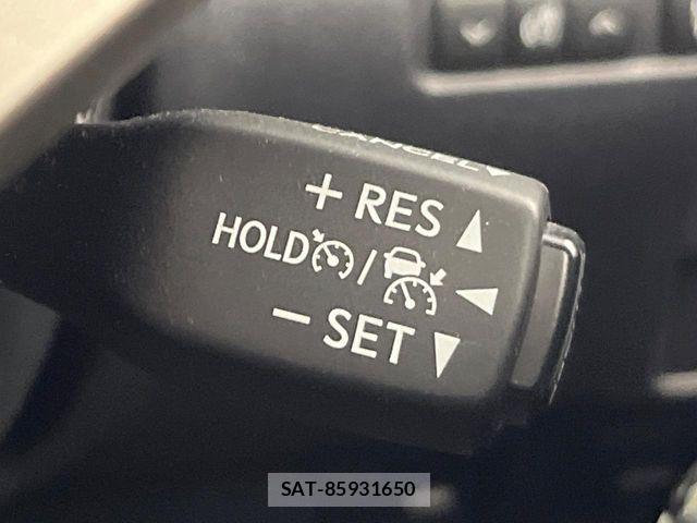 Lexus IS 2018-02 8849575-11