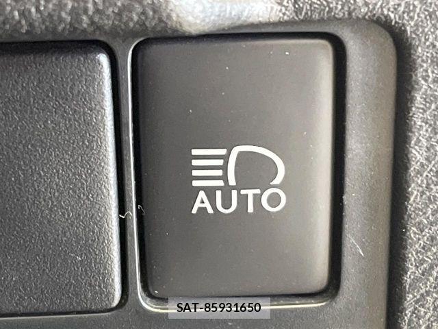 Lexus IS 2018-02 8849575-13
