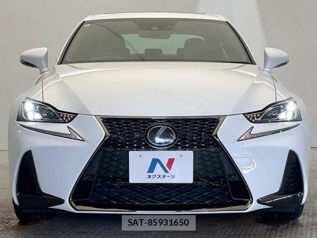 Lexus IS 2018-02 8849575-16