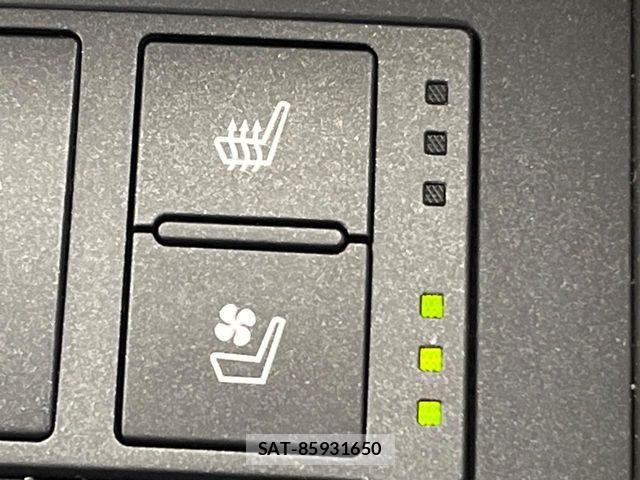 Lexus IS 2018-02 8849575-4