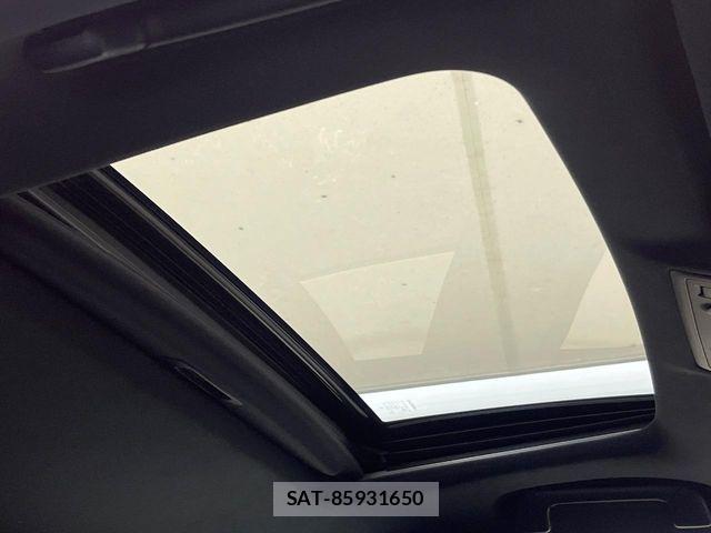 Lexus IS 2018-02 8849575-5