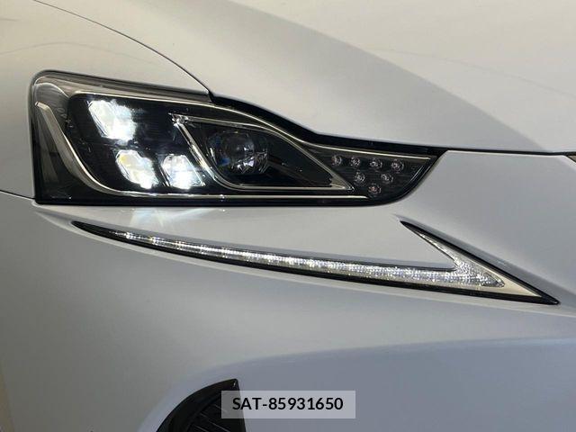 Lexus IS 2018-02 8849575-6