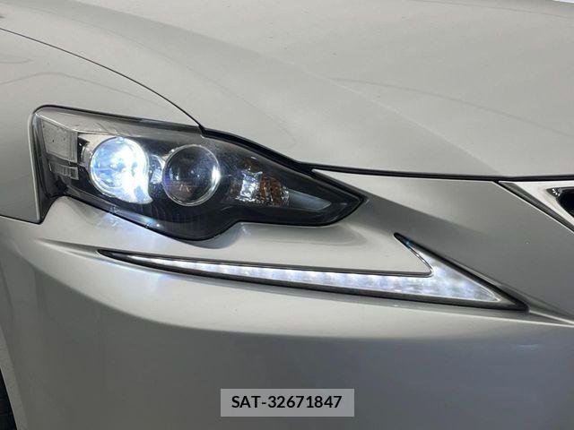 Lexus IS 2013-06 8849574-11
