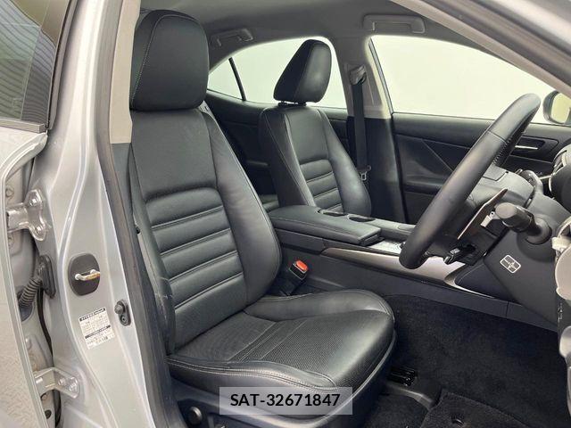 Lexus IS 2013-06 8849574-12