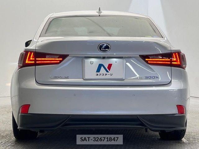 Lexus IS 2013-06 8849574-15