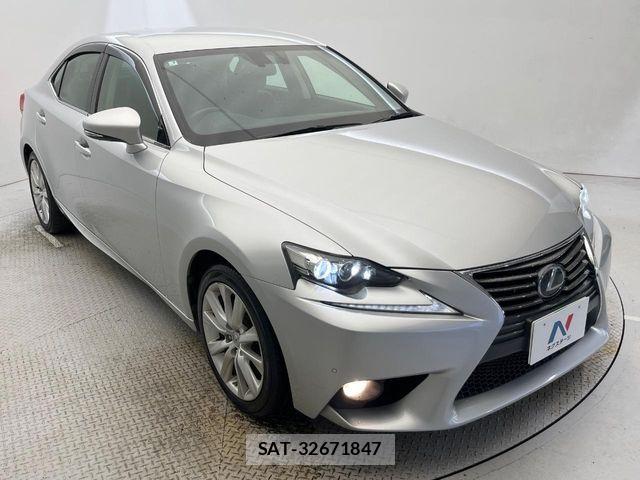 Lexus IS 2013-06 8849574-16