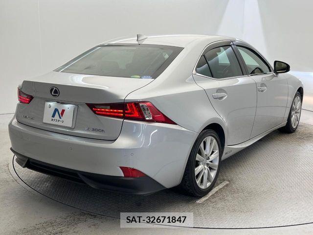 Lexus IS 2013-06 8849574-17