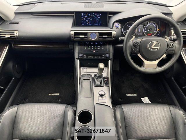 Lexus IS 2013-06 8849574-1