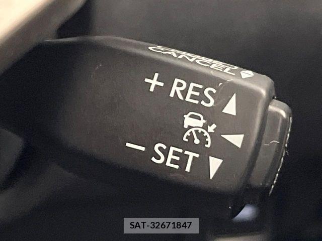 Lexus IS 2013-06 8849574-2