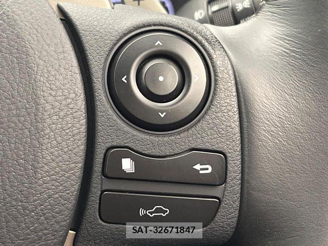 Lexus IS 2013-06 8849574-3