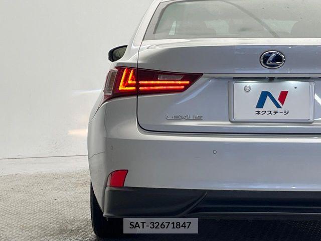 Lexus IS 2013-06 8849574-5
