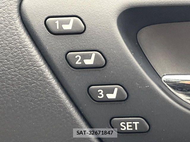 Lexus IS 2013-06 8849574-8
