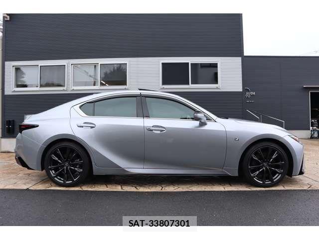 Lexus IS 2023-09 8849572-3