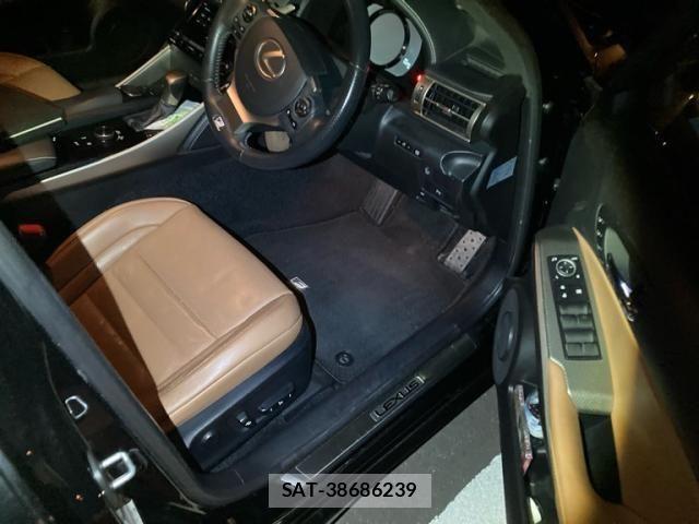Lexus IS 2013-11 8848994-12