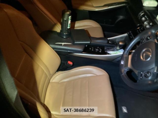Lexus IS 2013-11 8848994-13