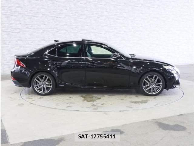 Lexus IS 2014-05 8849215-10