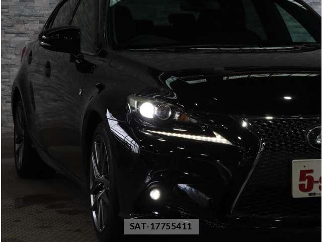 Lexus IS 2014-05 8849215-12