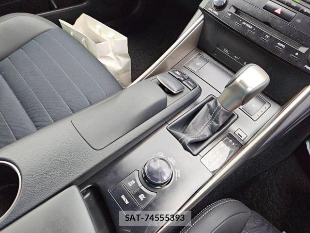 Lexus IS 2014-01 8871344-15