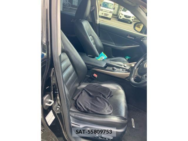 Lexus IS 2014-02 8871345-10
