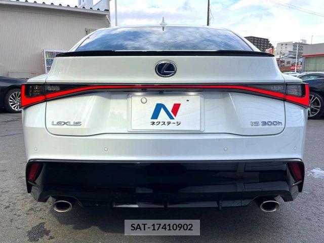 Lexus IS 2022-09 8871342-16