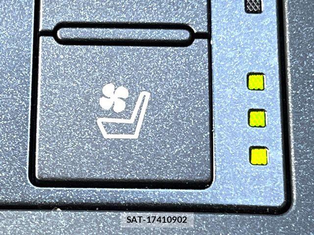 Lexus IS 2022-09 8871342-8