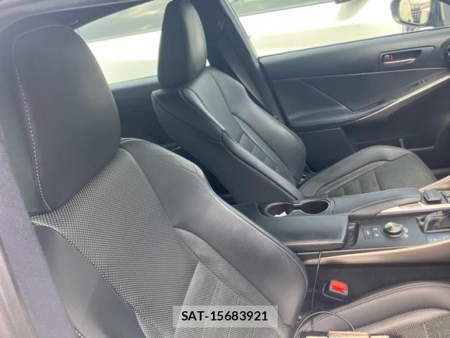 Lexus IS 2018-07 8880497-10