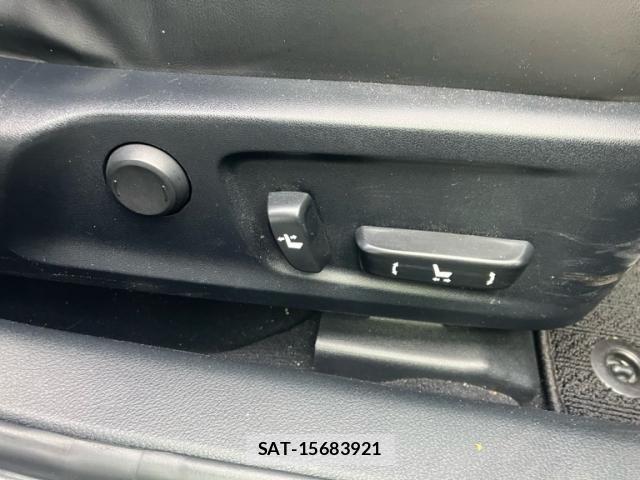 Lexus IS 2018-07 8880497-14