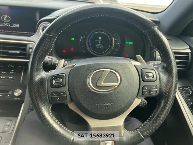 Lexus IS 2018-07 8880497-15