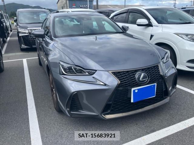 Lexus IS 2018-07 8880497-1