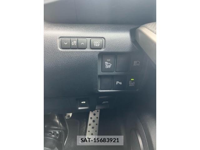 Lexus IS 2018-07 8880497-19