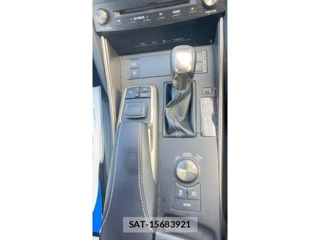 Lexus IS 2018-07 8880497-20