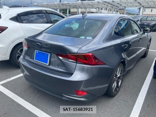 Lexus IS 2018-07 8880497-3