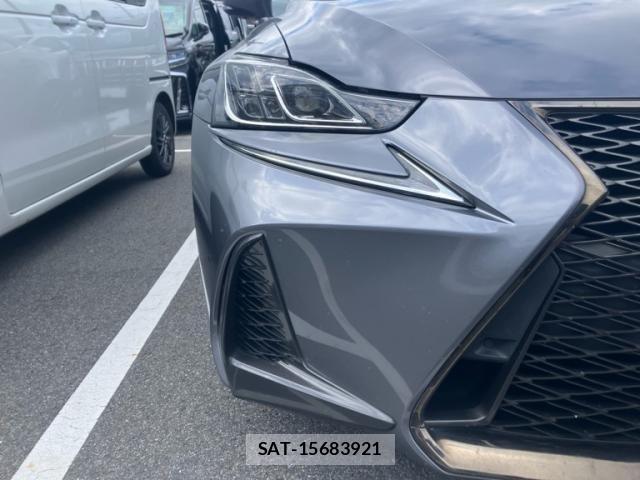 Lexus IS 2018-07 8880497-4