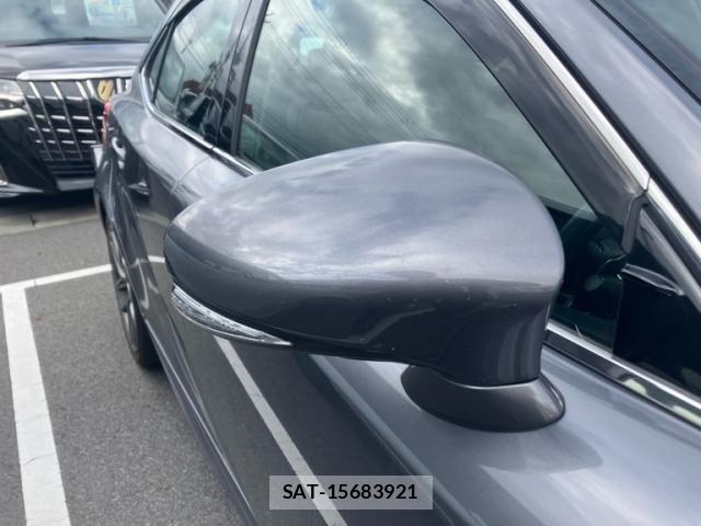 Lexus IS 2018-07 8880497-5