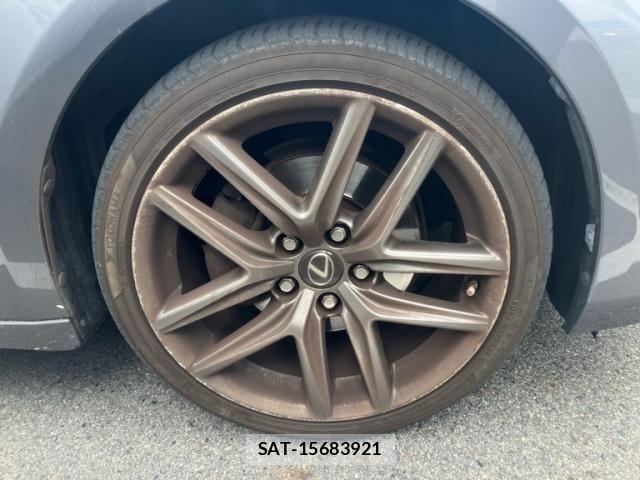 Lexus IS 2018-07 8880497-6