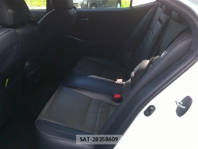 Lexus IS 2015-09 8880498-11