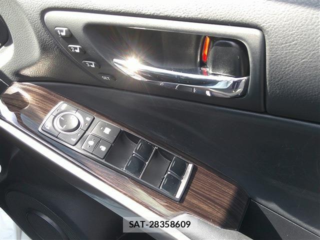 Lexus IS 2015-09 8880498-14