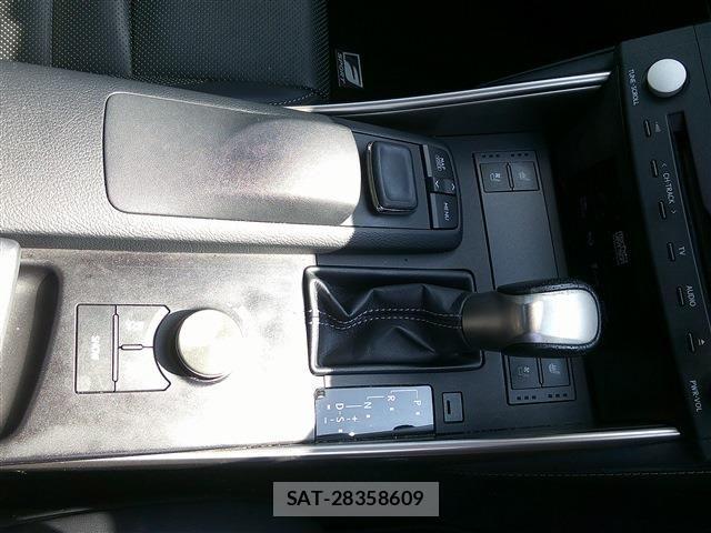 Lexus IS 2015-09 8880498-17