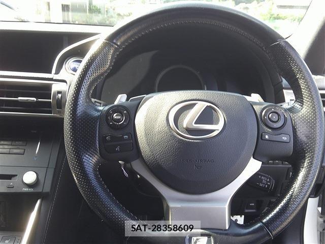Lexus IS 2015-09 8880498-2