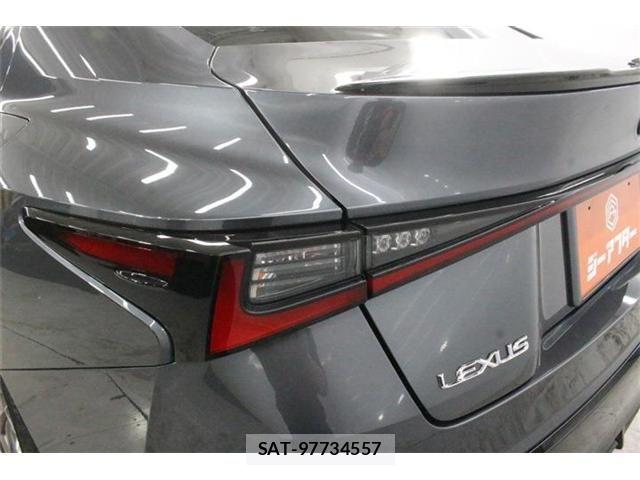 Lexus IS 2020-11 8880495-15