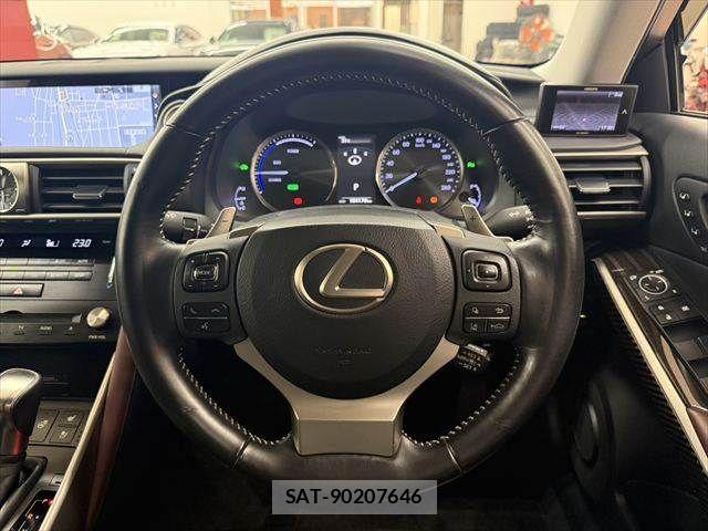 Lexus IS 2017-09 8880496-10