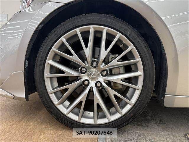 Lexus IS 2017-09 8880496-12