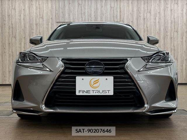 Lexus IS 2017-09 8880496-13