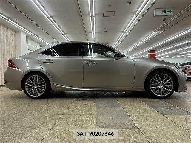 Lexus IS 2017-09 8880496-15