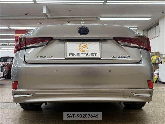 Lexus IS 2017-09 8880496-16