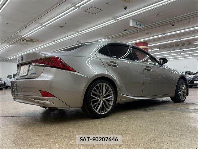 Lexus IS 2017-09 8880496-17